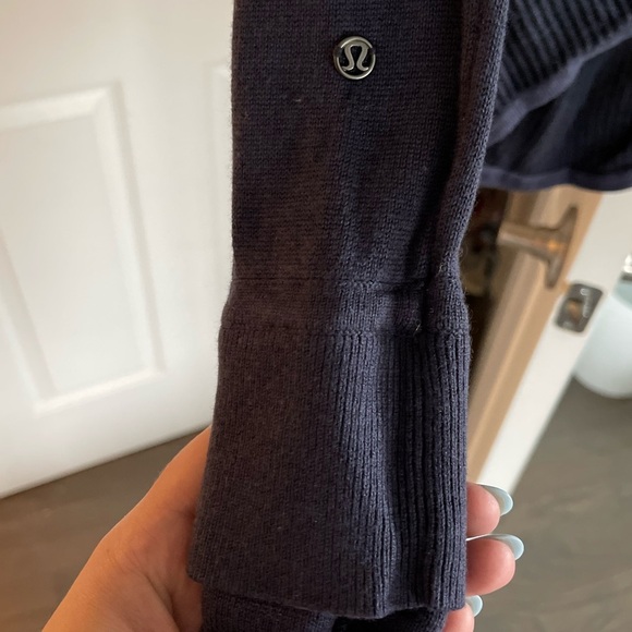 Lululemon Cozy Soft Warm Iconic Wrap Twist Front Sweater in Navy Blue - Picture 7 of 8